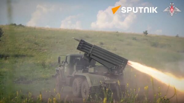 Russian Tornado Rocket Launcher Rain Hell Upon Ukrainian Forces - Sputnik International