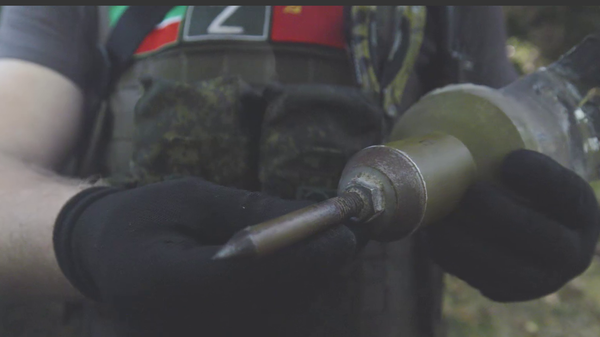 Screengrab of Sputnik video featuring an explanation from a Russian sapper on a modified thermobaric round being used as a landmine by Ukrainian forces. - Sputnik International