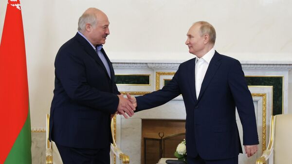 Russian and Belarusian presidents Vladimir Putin and Alexander Lukashenko meet in St. Petersburg for talks, July 23, 2023. - Sputnik International