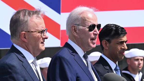 Britain's Prime Minister Rishi Sunak, right, meets with US President Joe Biden and Prime Minister of Australia Anthony Albanese, left, at Point Loma naval base in San Diego, US - Sputnik International
