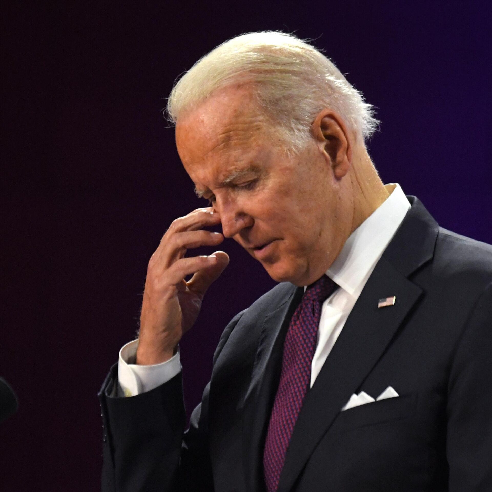 Note cards and shorter stairs: How Biden's campaign is addressing