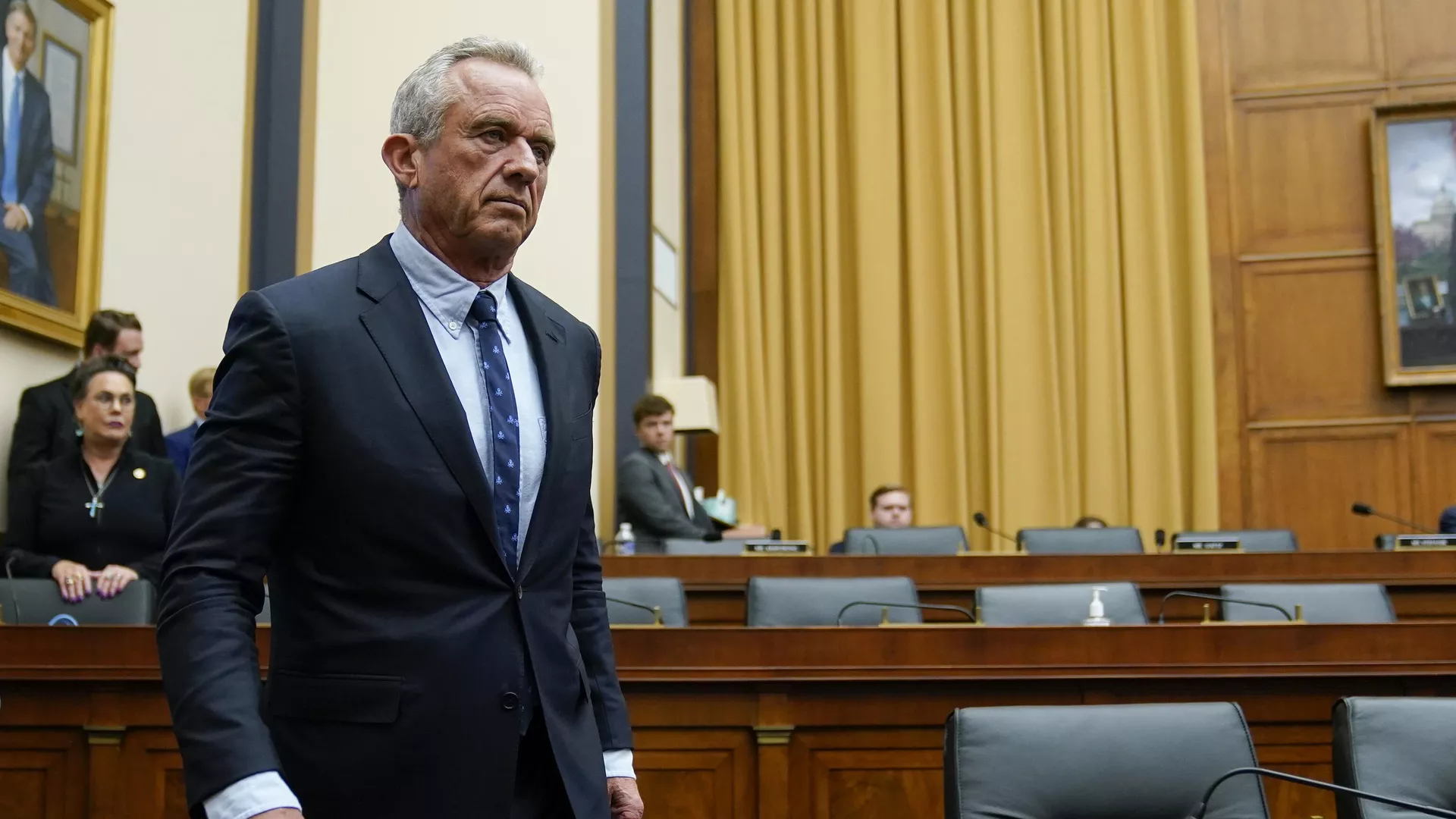 Robert F. Kennedy, Jr., returns to the witness table during a House Judiciary Select Subcommittee on the Weaponization of the Federal Government hearing on Capitol Hill in Washington, Thursday, July 20, 2023. - Sputnik International, 1920, 26.07.2023
