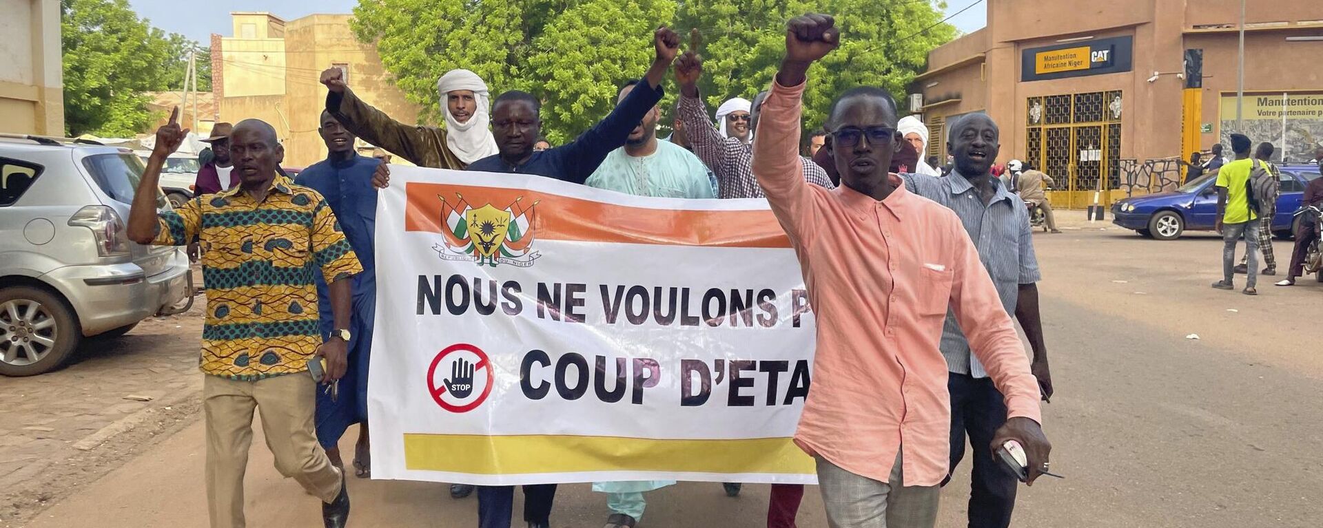 Supporters of Nigerien President Mohamed Bazoum demonstrate in his support in Niamey, Niger, Wednesday July 26, 2023. Governing bodies in Africa condemned what they characterized as a coup attempt Wednesday against Niger's president, whose official Twitter account reported that elements of the presidential guard engaged in an anti-Republican demonstration and tried to obtain the support of other security forces.  - Sputnik International, 1920, 02.08.2023