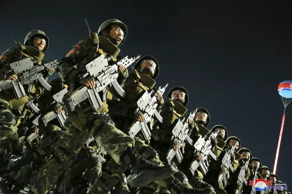 North Korean servicemen  march during a military parade. - Sputnik International