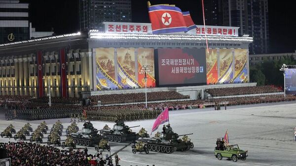 North Korea's tanks are seen at the Pyongyang military parade. - Sputnik International