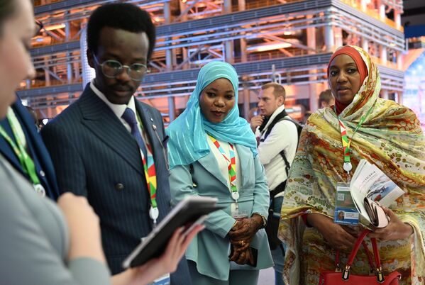 Second Russia-Africa Summit and Forum participants at the Expoforum Convention and Exhibition Centre. - Sputnik International