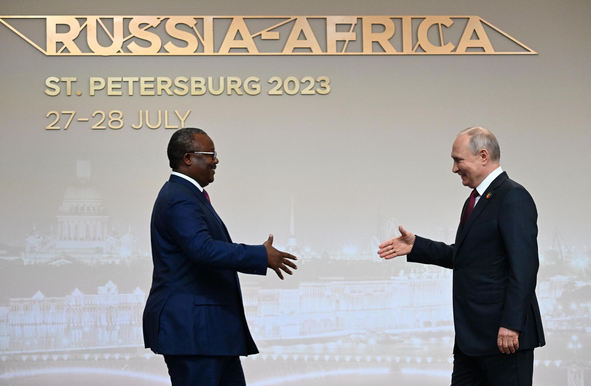 Vladimir Putin greets Guinea-Bissau President Umaro Sissoco Embalo - Sputnik International, 1920, 28.07.2023