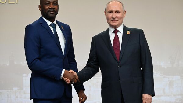 Vladimir Putin meets Mali Interim President Colonel Assimi Goita - Sputnik International