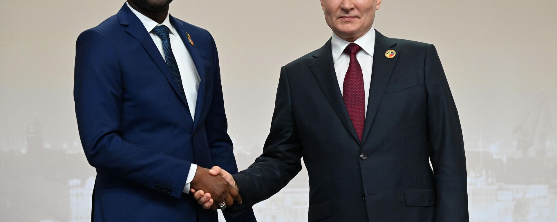 Vladimir Putin meets Mali Interim President Colonel Assimi Goita - Sputnik International, 1920, 27.06.2024