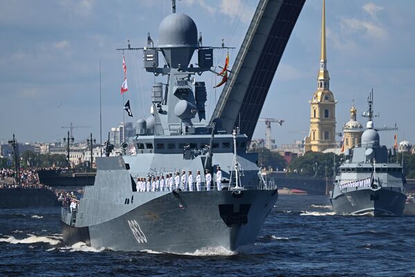 The Uglich missile ship at the parade in honor of Navy Day. - Sputnik International
