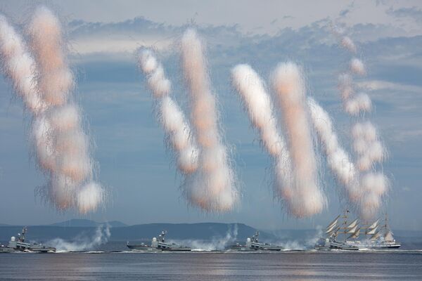 Warships at the Vladivostok parade, marking Navy Day. - Sputnik International