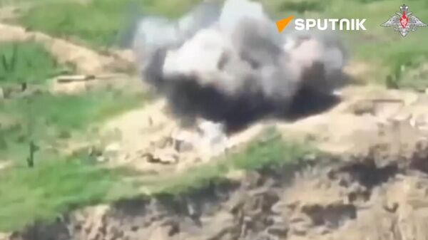 Ukrainian army stronghold getting blown to bits - Sputnik International