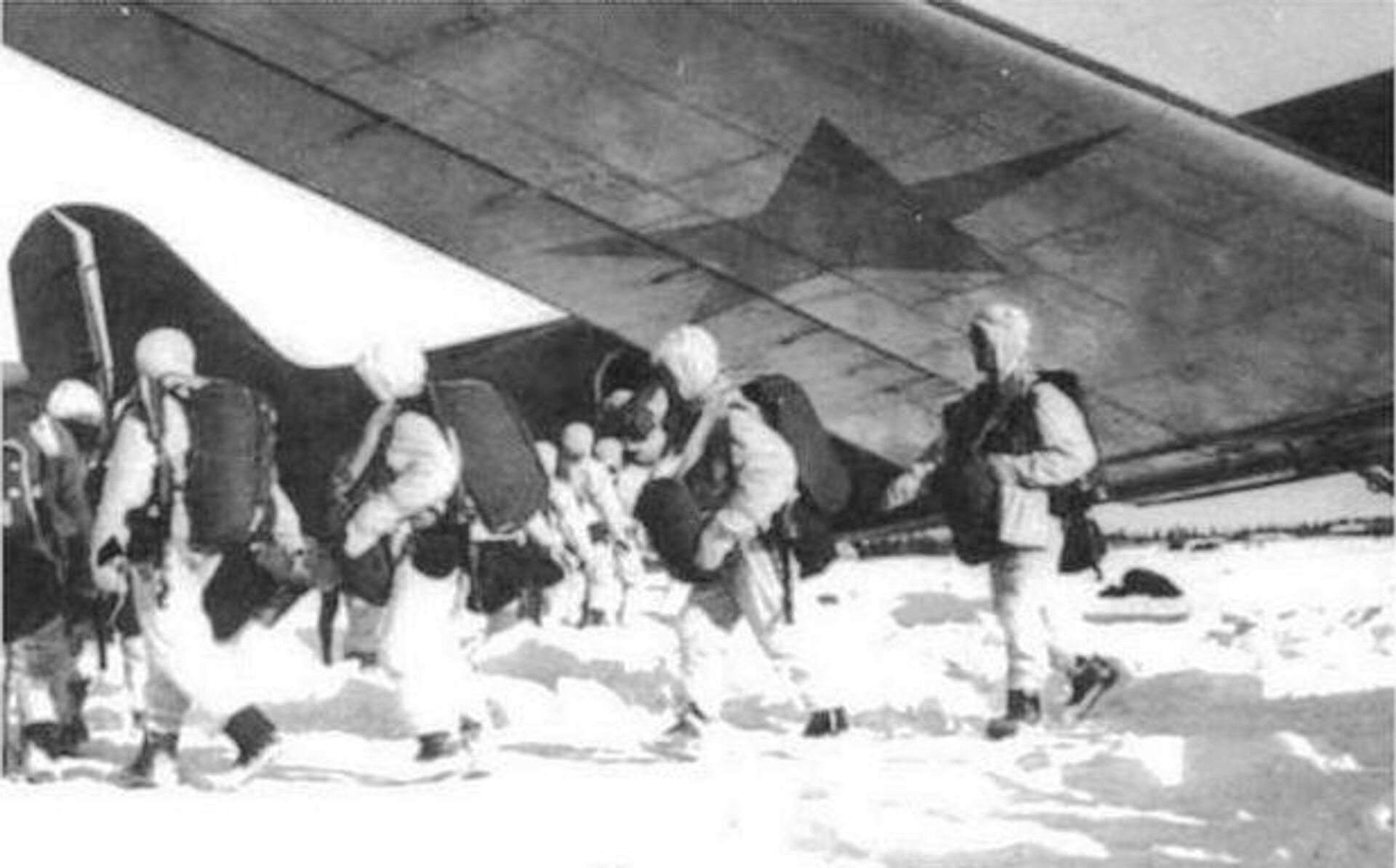 Soviet Airborne Forces troops prepare to depart during operations against Nazi Germany, December 1941. - Sputnik International, 1920, 02.08.2023