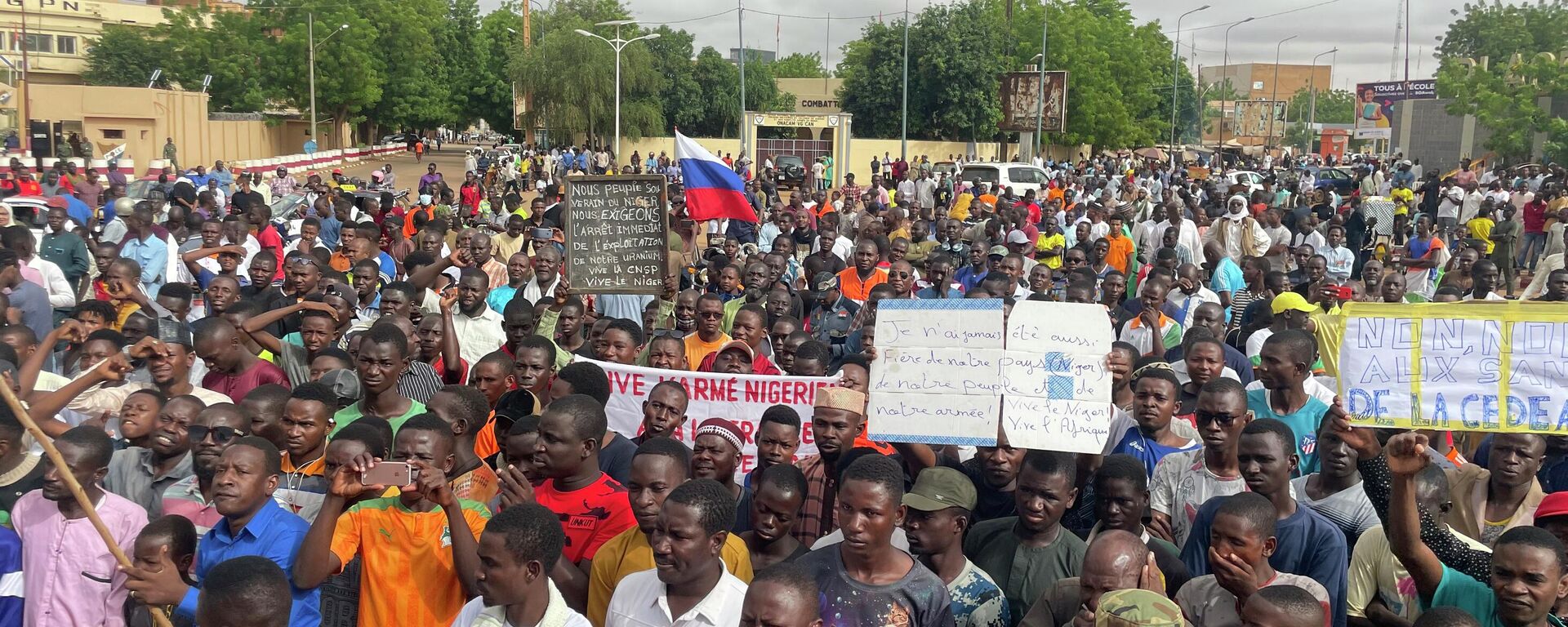 Supporters of Niger's ruling junta, gather for a protest called to fight for the country's freedom and push back against foreign interference, in Niamey, Niger, Thursday, Aug. 3, 2023. - Sputnik International, 1920, 11.08.2023