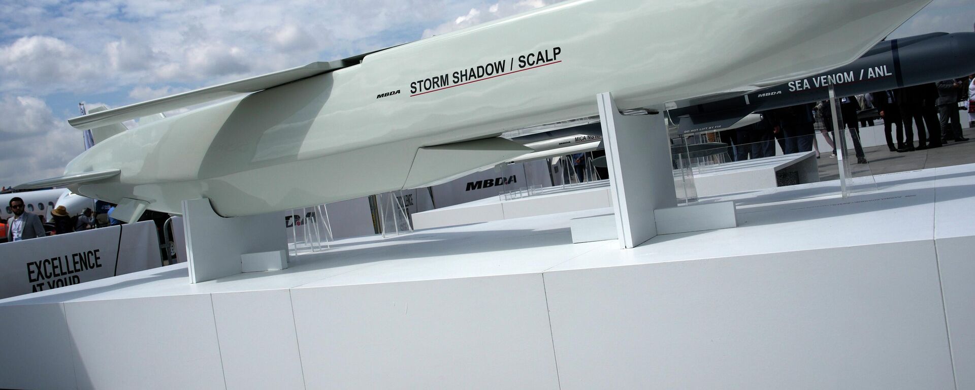 The Storm Shadow cruise missile is on display during the Paris Air Show in Le Bourget, north of Paris, France, Monday, June 19, 2023. France will deliver deep-strike missiles to Ukraine as part of increased efforts to help with the Ukrainian counteroffensive against Russian forces, President Emmanuel Macron said Tuesday July 11, 2023 at the NATO summit in Vilnius. France has been weighing whether to send Scalp missiles, the equivalent of the British Storm Shadow missiles, to Ukraine.  - Sputnik International, 1920, 04.03.2024