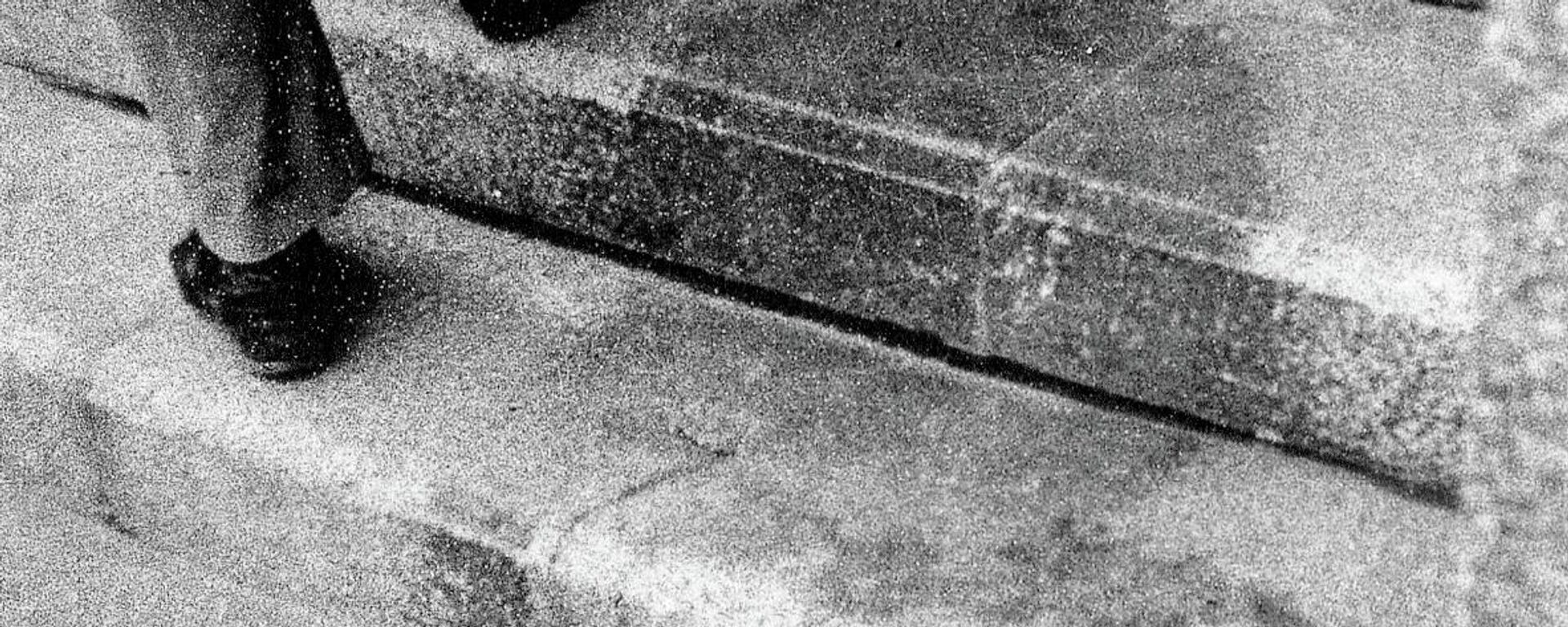 Тень человека после атомного взрыва в Хиросиме  - Sputnik International, 1920, 07.08.2023