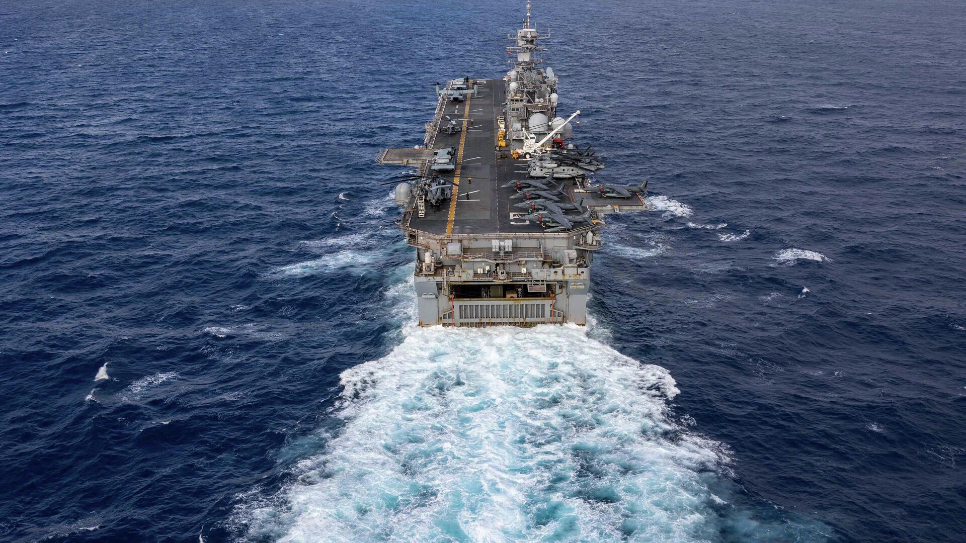 In this handout photo from the U.S. Navy, the Wasp-class amphibious assault ship USS Bataan travels through Atlantic Ocean on July 20, 2023. - Sputnik International, 1920, 22.12.2023