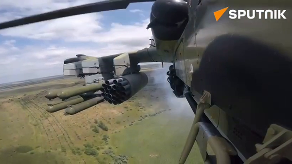 Russian Ka-52 chopper targets Ukrainian armored vehicle in Kransy Liman direction - Sputnik International