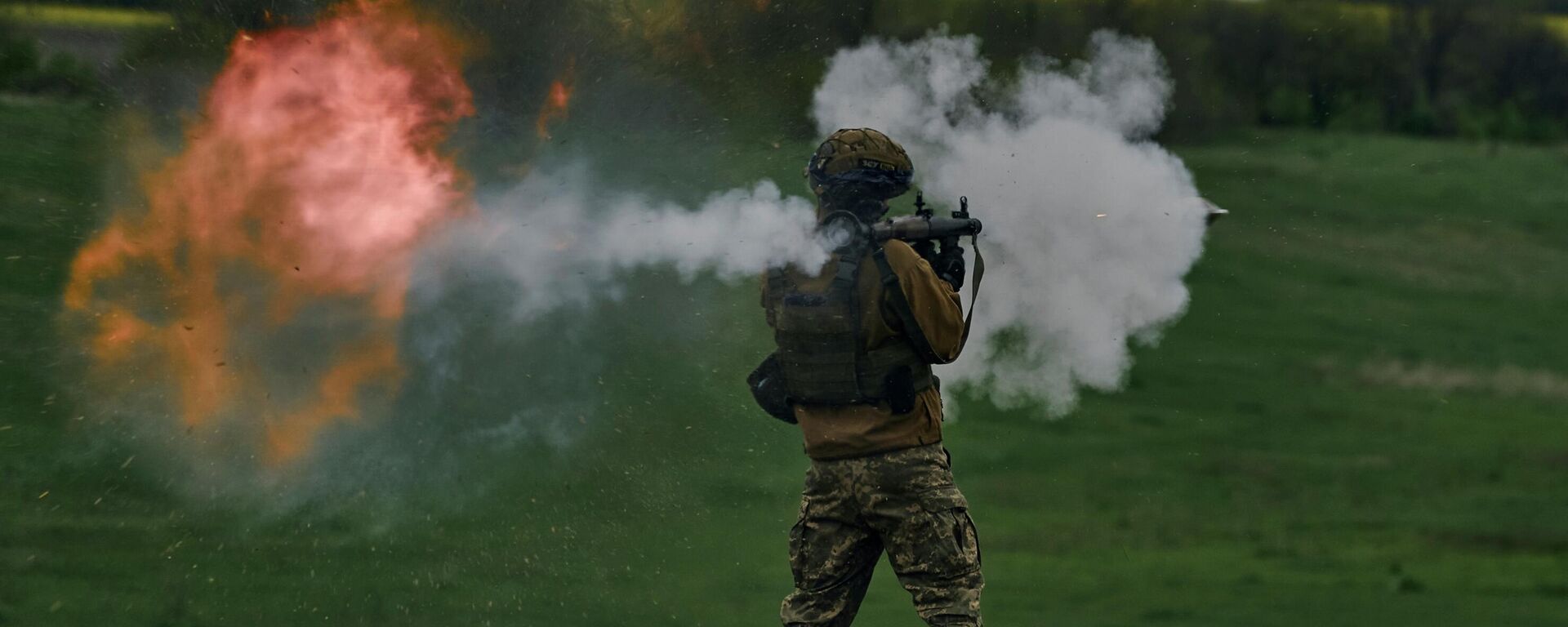 A Ukrainian soldier fires an RPG during his training at the frontline positions near Ugledar, Donetsk. May 2023. - Sputnik International, 1920, 09.08.2023