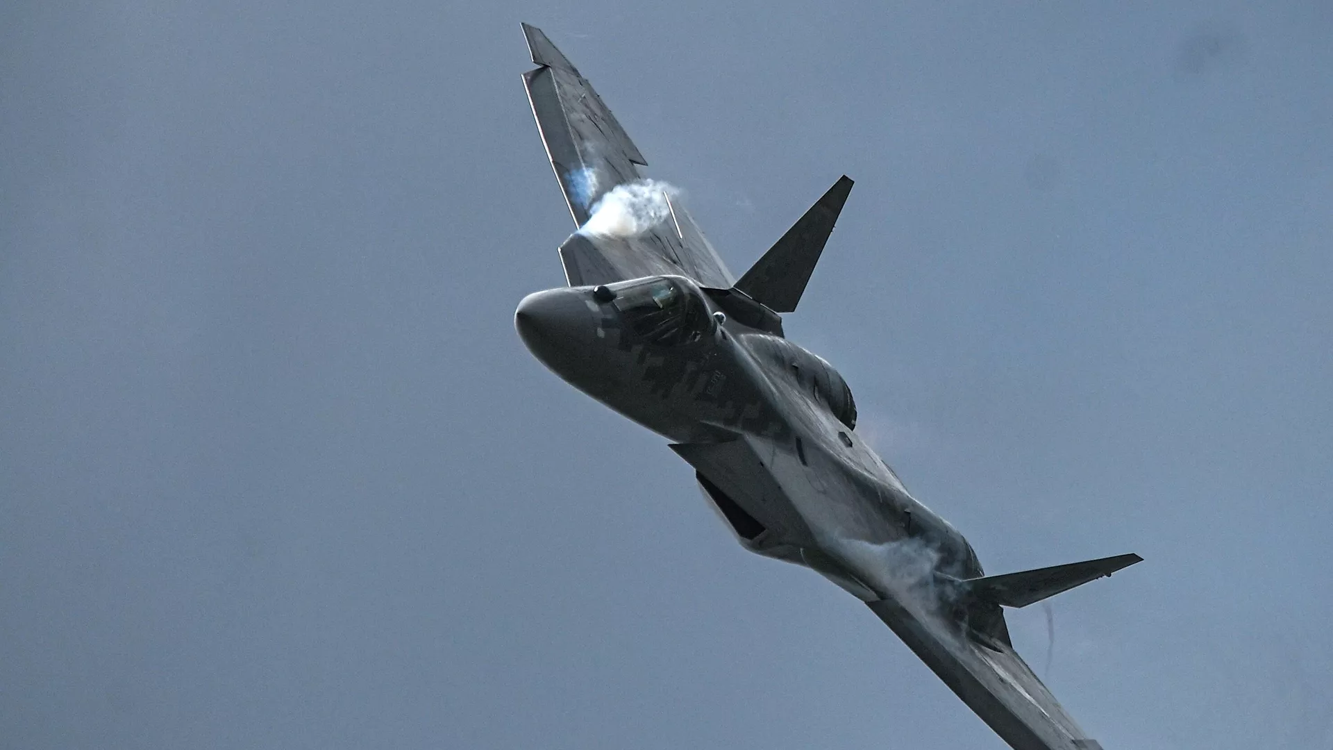 Hàng chục UAV mini xuất hiện trong khoang vũ khí tiêm kích thế hệ năm Su-57 