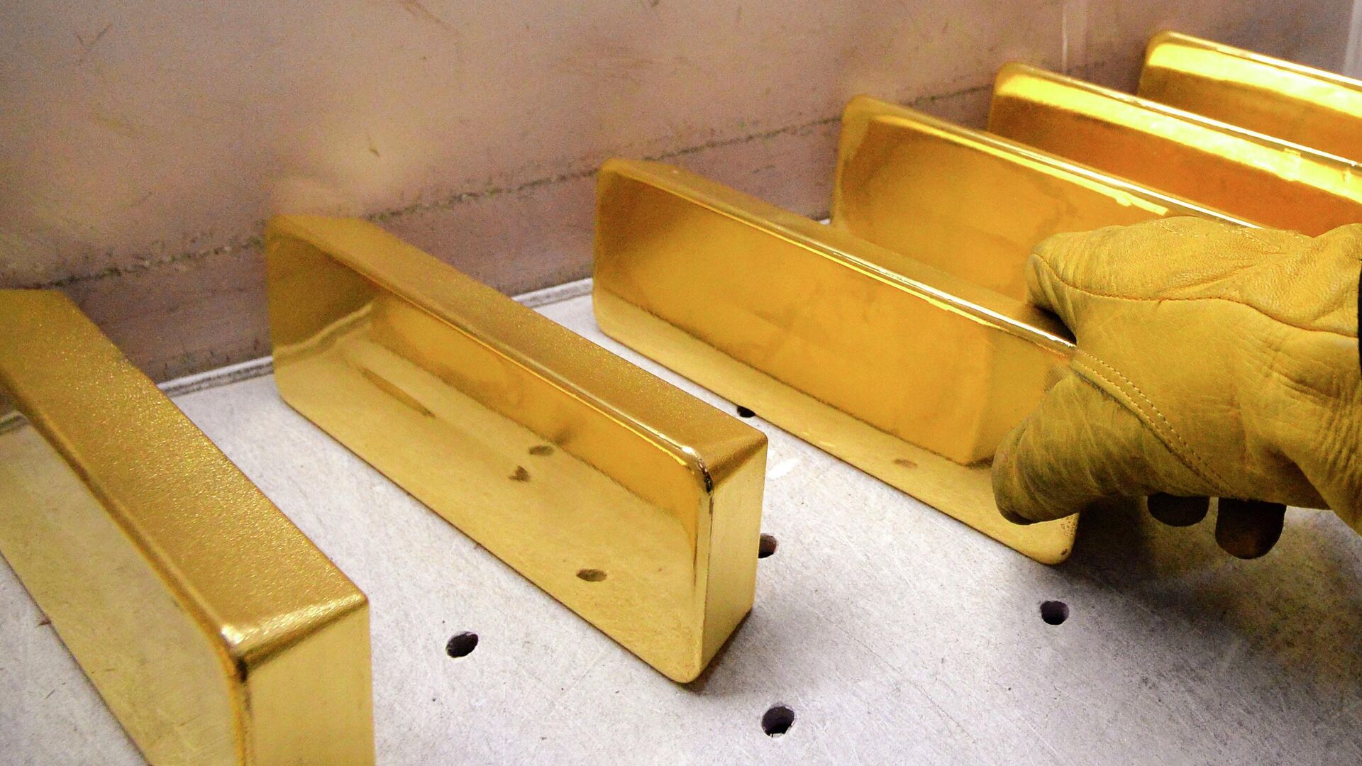 Gold bars of the highest standard of 99.99 percent purity  - Sputnik International, 1920, 18.09.2023