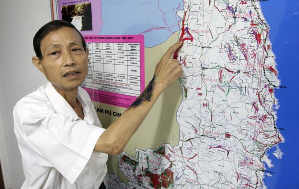 Former North Vietnamese platoon commander Nguyen Van Quy, 52, points at the Kontum area of central Vietnam on a map showing in red where US wartime forces sprayed the toxic defoliant Agent Orange. When Nguyen Van Quy&#x27;s platoon fought in the Vietnam War battlefields of Kontum in 1972, his soldiers moved through landscapes where the US defoliant Agent Orange had stripped bare the jungle.  - Sputnik International