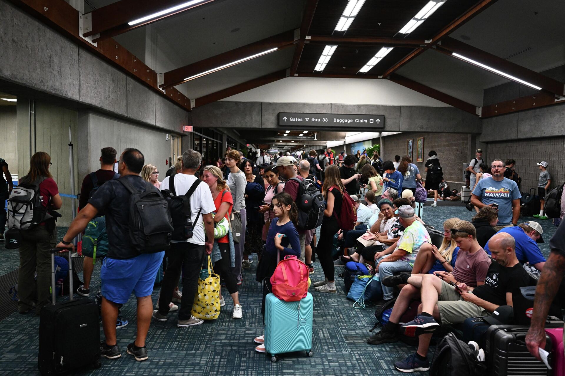 Passengers try to rest and sleep after canceled and delayed flights while others wait to board flights off the island as thousands of passengers were stranded at the Kahului Airport (OGG) in the aftermath of wildfires in western Maui in Kahului, Hawaii on August 9, 2023. The death toll from a wildfire that turned a historic Hawaiian town to ashes has risen to 36 people, officials said on August 9. - Sputnik International, 1920, 10.08.2023