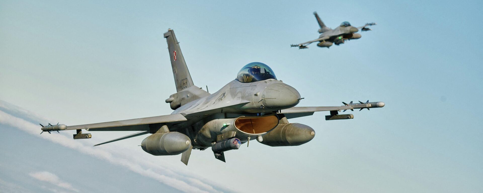 F 16 fighter jets takes part in the NATO Air Shielding exercise near the air base in Lask, central Poland on October 12, 2022. - Sputnik International, 1920, 20.08.2023