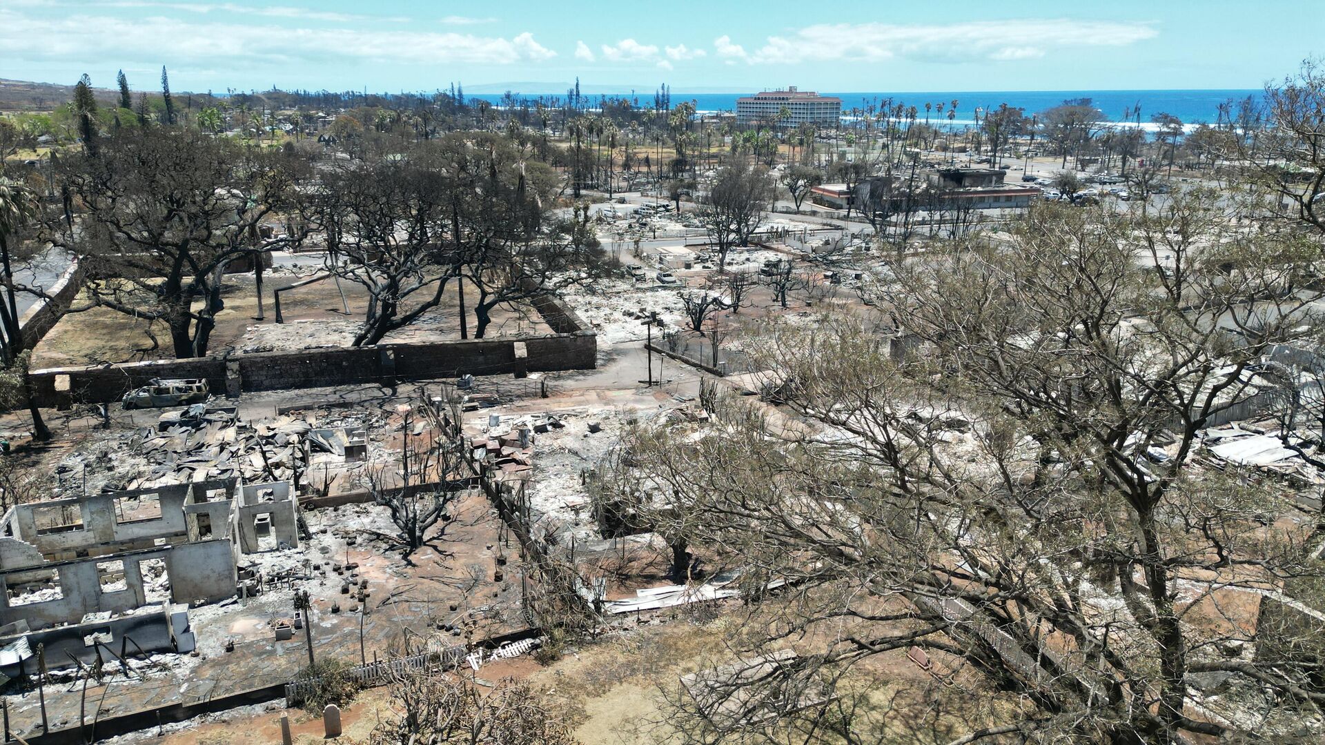This aerial photo shows destroyed buildings and homes in the aftermath of a wildfire in Lahaina, western Maui, Hawaii on August 11, 2023 - Sputnik International, 1920, 22.08.2023