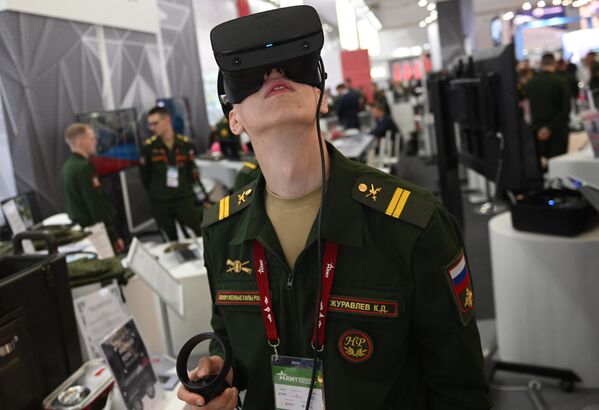 A Russian serviceman wearing virtual reality goggles at an exhibition at the Army-2023 forum. - Sputnik International