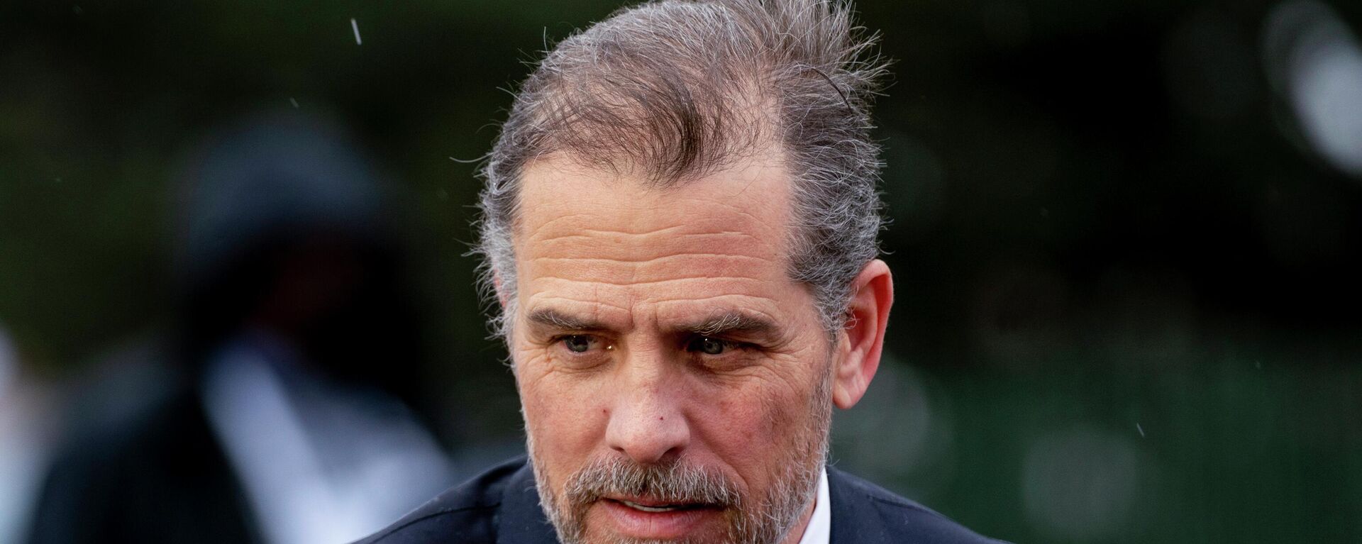 Hunter Biden, the son of President Joe Biden, speaks to guests during the White House Easter Egg Roll on the South Lawn of the White House - Sputnik International, 1920, 08.01.2024