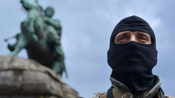 A recruit is sworn in for Azov Battalion in Kiev's Sophia Square. - Sputnik International