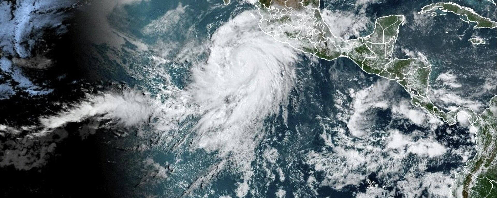 This satellite image taken at 10:50am EDT on Thursday, Aug. 17, 2023, and provided by the National Oceanic and Atmospheric Administration (NOAA) shows Hurricane Hilary off the Pacific coast of Mexico. - Sputnik International, 1920, 17.08.2023
