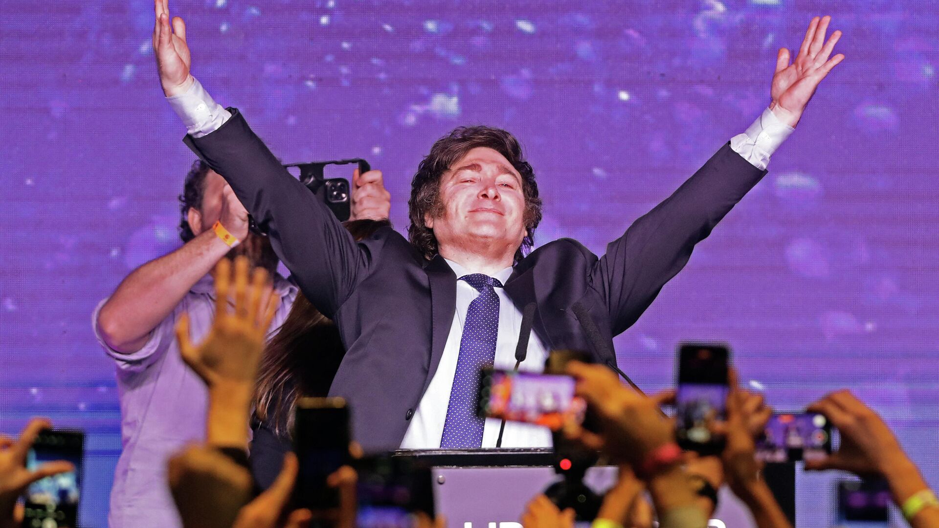 Argentine libertarian economist and presidential candidate Javier Milei celebrates the results of the primary elections at his headquarters in Buenos Aires on August 13, 2023. - Sputnik International, 1920, 19.08.2023