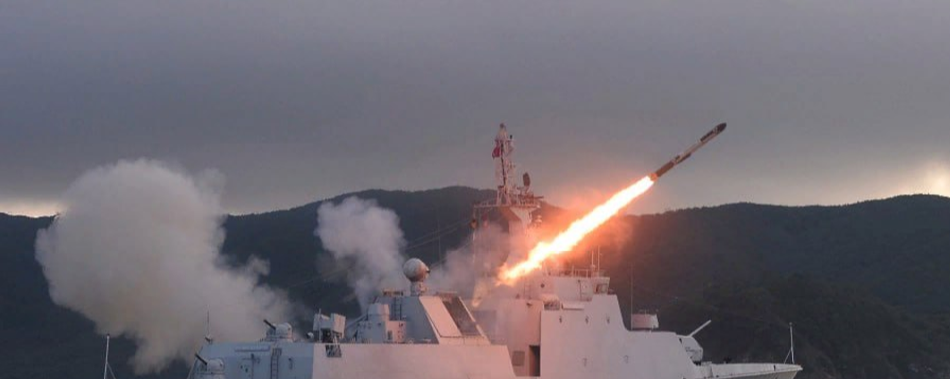A North Korean patrol ship test-fires a cruise missile on August 21, 2023.  - Sputnik International, 1920, 14.02.2024