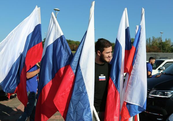 Members of the Voluntary People&#x27;s Druzhina and the All-Russia People&#x27;s Front during a motor rally to mark Russian Flag Day in Donetsk. - Sputnik International