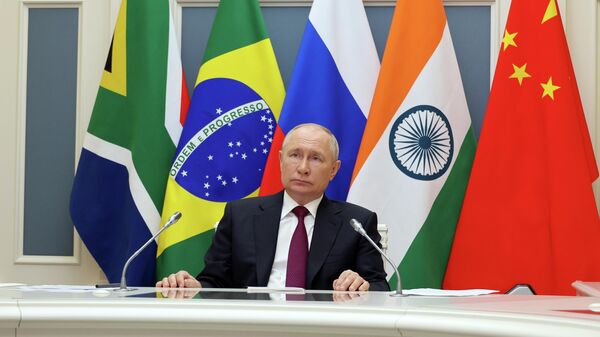 Russian President Vladimir Putin addresses the audience of the 15th BRICS summit - Sputnik International