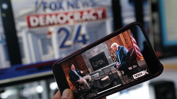 This illustration photo shows a preview of Tucker Carlson's interview of former US President Donald Trump scheduled to air on X (formerly Twitter) on the same night of the first Republican Presidential primary debate in Milwaukee, Wisconsin, on a smartphone ahead of the debate on August 23, 2023. (Photo by Chris DELMAS / AFP) - Sputnik International