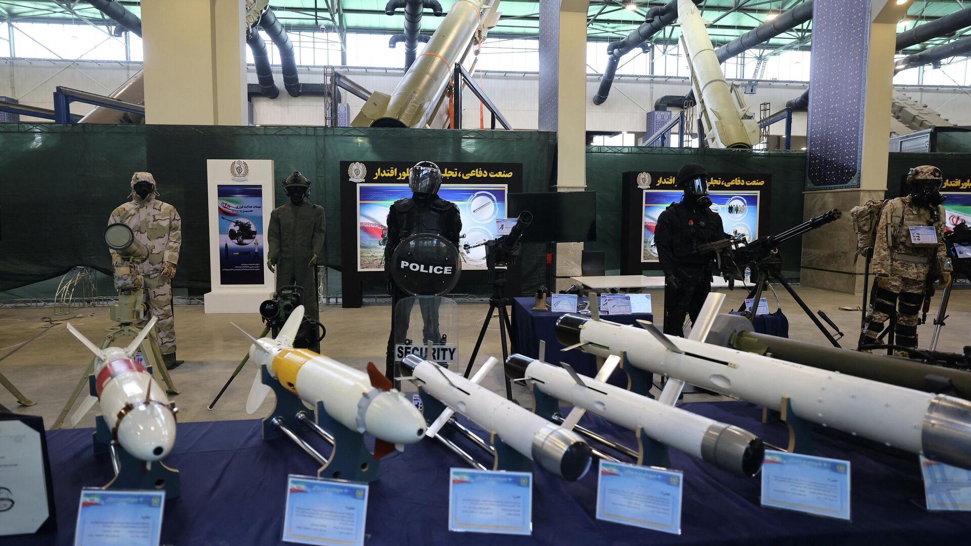 A picture shows Iran's defence industry achievements exhibition, on August 23, 2023 in Tehran. Iran unveiled on August 22 its latest domestically built drone that can fly at a higher altitude and for a longer duration with enhanced weapons capabilities, state media reported. - Sputnik International, 1920, 27.08.2023