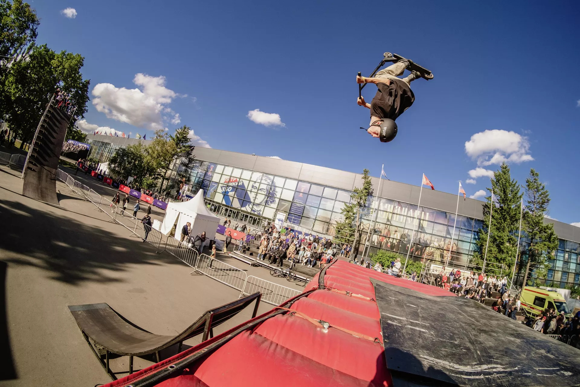 A participant of Grand Skate Tour 2022 festival performs during Moscow City Day celebrations at the Exhibition of Achievements of National Economy (VDNKh), Moscow, Russia - Sputnik International, 1920, 24.08.2023