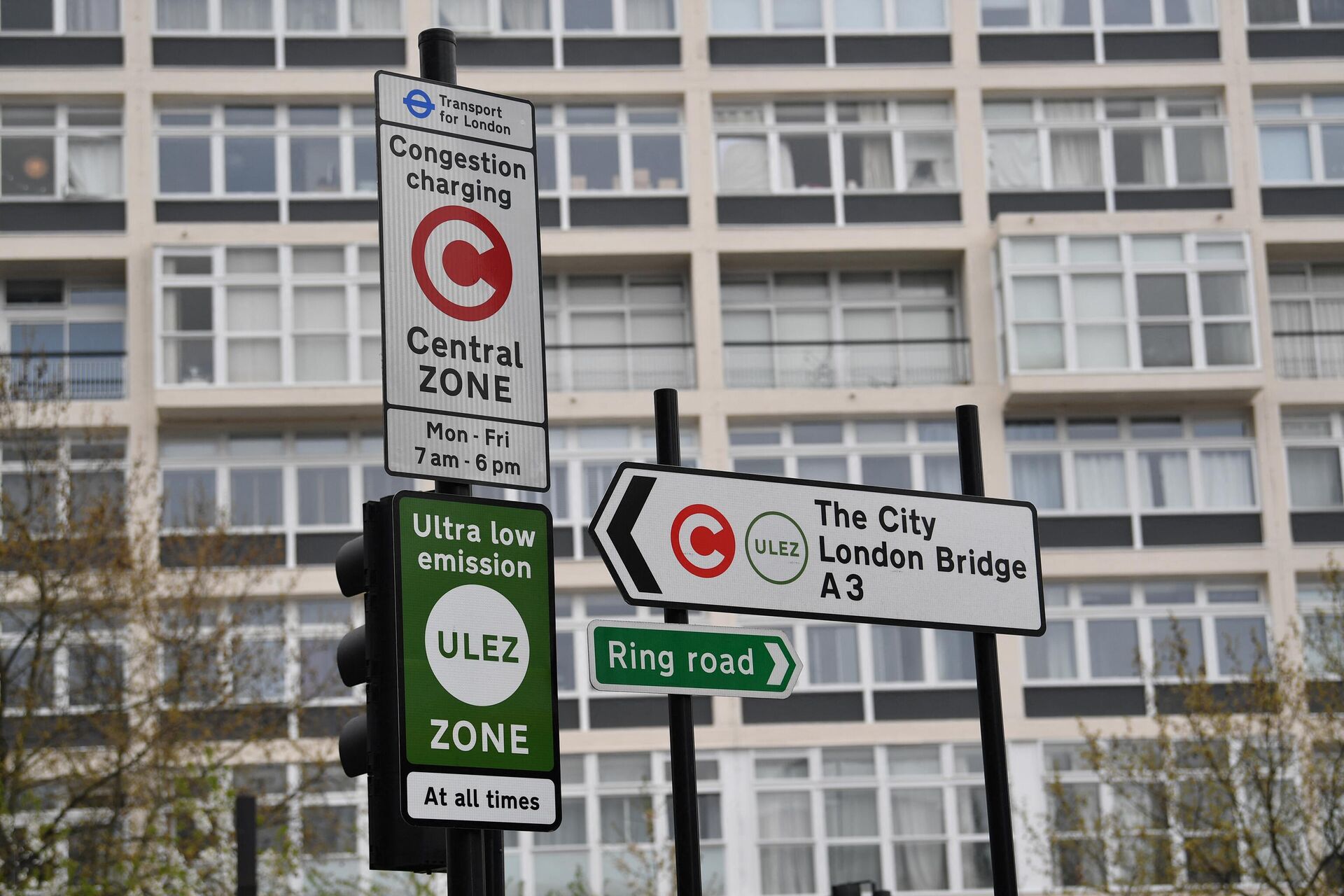 Signs for the ultra-low emission zone (Ulez) are pictured in central London on April 8, 2019. - Sputnik International, 1920, 26.08.2023