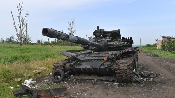 Destroyed Ukrainian Tank in a Village Near the Frontline in the Artemovsk (Bakhmut) Direction - Sputnik International