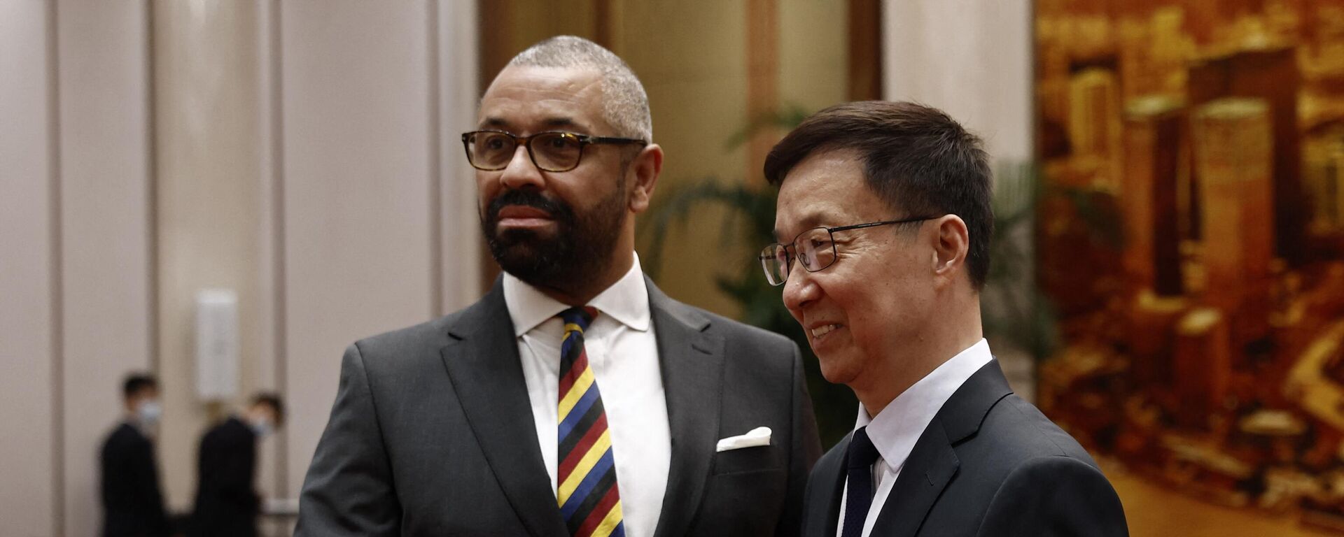British Foreign Secretary James Cleverly (L) and Chinese Vice President Han Zheng shake hands before a meeting at the Great Hall of the People in Beijing - Sputnik International, 1920, 30.08.2023