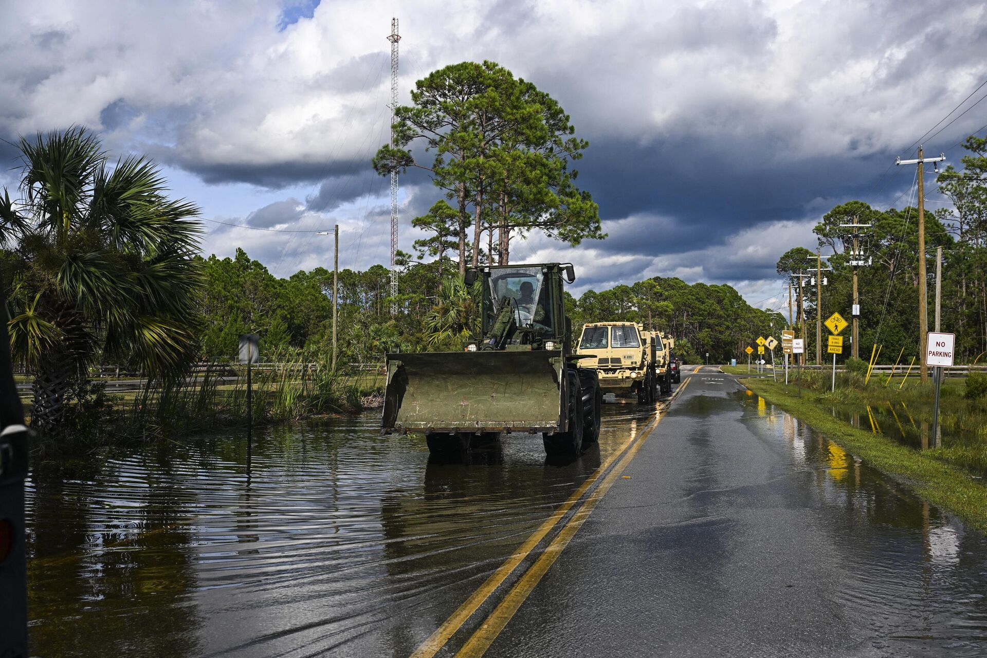 US National Guards are seen as they help clean up the city of Keaton Beach, Florida, on August 30, 2023 after Hurricane Idalia made landfall. Idalia slammed into northwest Florida as an extremely dangerous Category 3 storm early Wednesday, buffeting coastal communities with cascades of water as officials warned of catastrophic flooding in parts of the southern US state. - Sputnik International, 1920, 02.09.2023