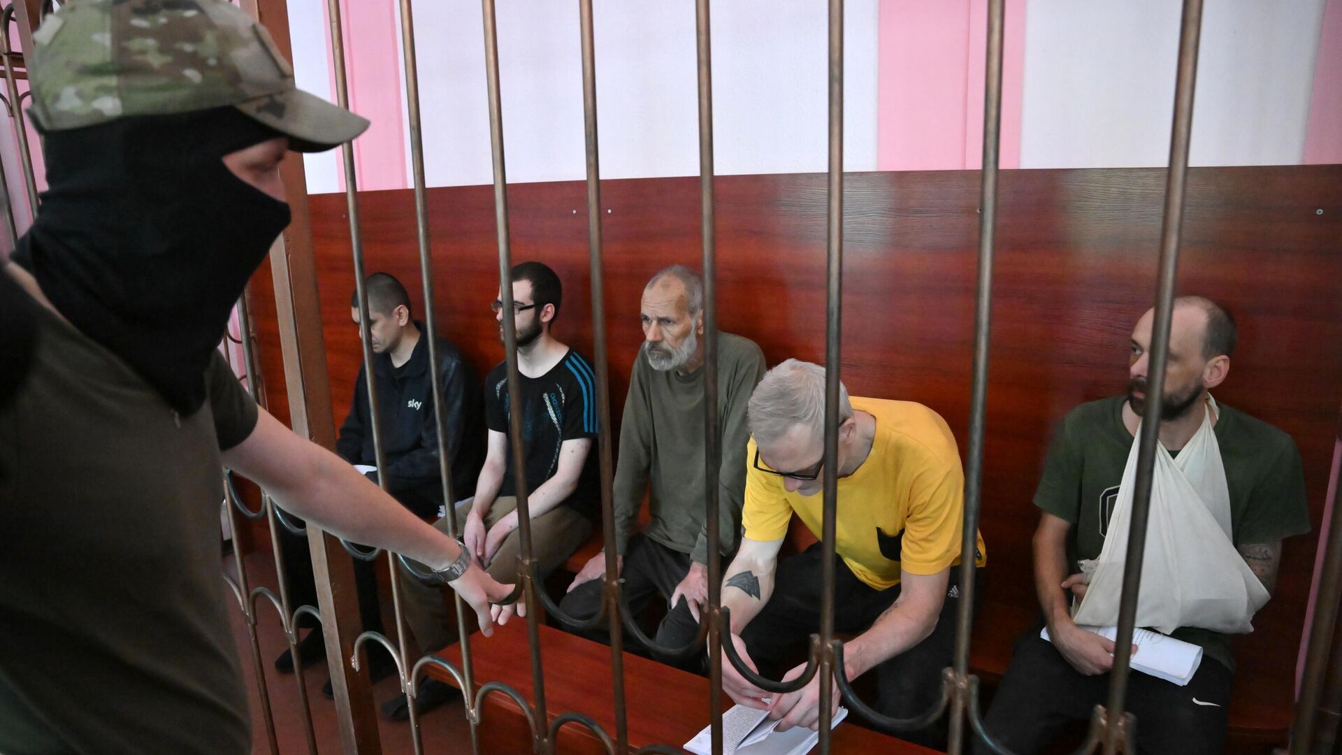 From left, Croatian citizen Vjekoslav Prebeg, British citizens Dylan Healy and John Harding, Swedish citizen Mathias Gustavsson and British citizen Andrew Hill, members of the Azov regiment (designated as a terrorist organization and banned in Russia), charged with mercenary activities, attend a hearing at the Supreme Court in Donetsk, Donetsk People's Republic - Sputnik International, 1920, 18.11.2023