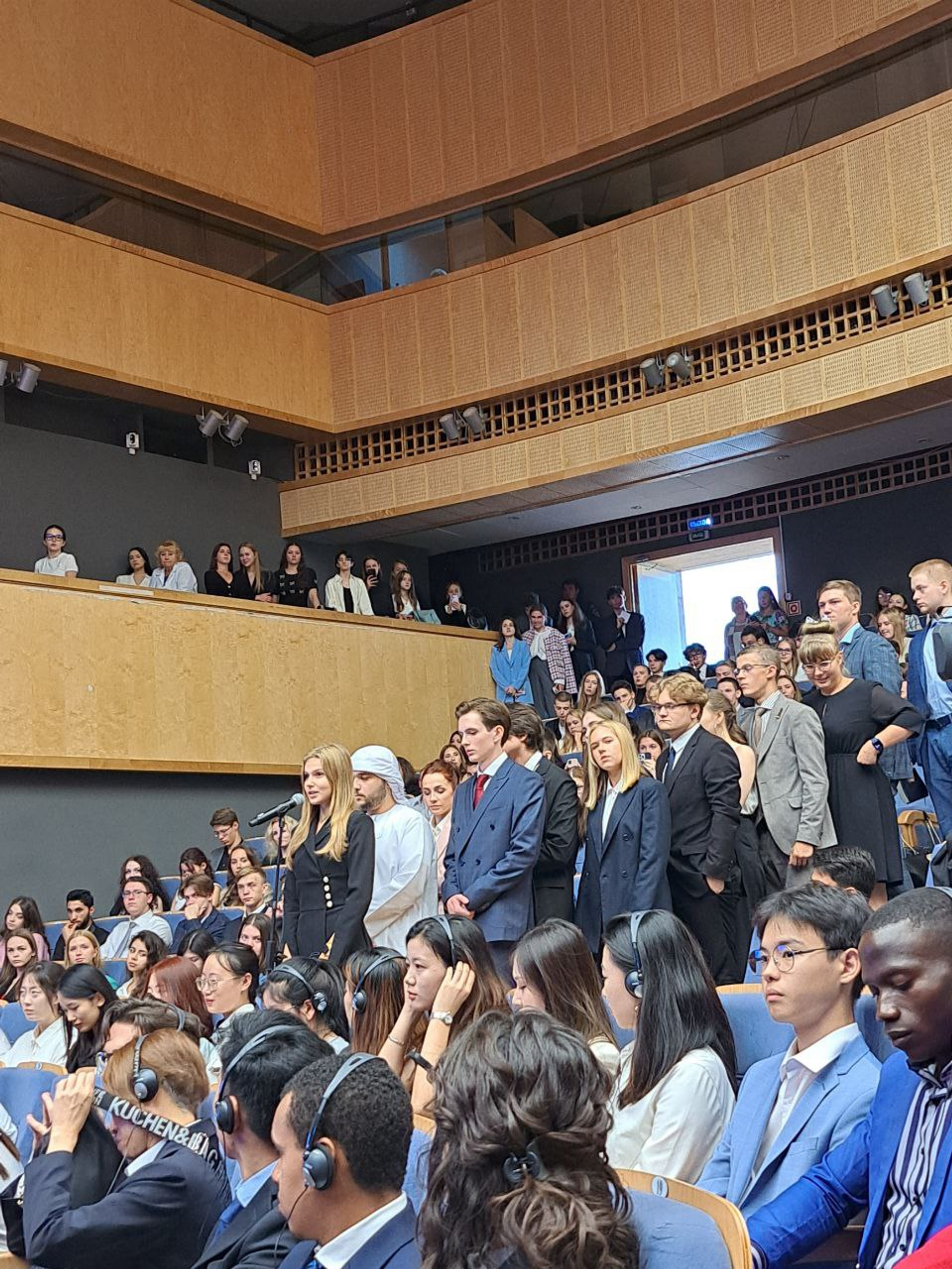 Students line up to ask Sergei Lavrov questions at Friday's event at the Moscow State Institute of International Relations. - Sputnik International, 1920, 01.09.2023
