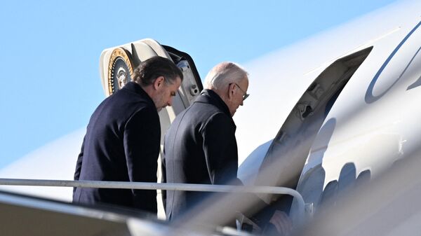 US President Joe Biden (R), with his son Hunter Biden, boards Air Force One as he departs from Delaware Air National Guard base in New Castle, Delaware, on February 4, 2023.  - Sputnik International