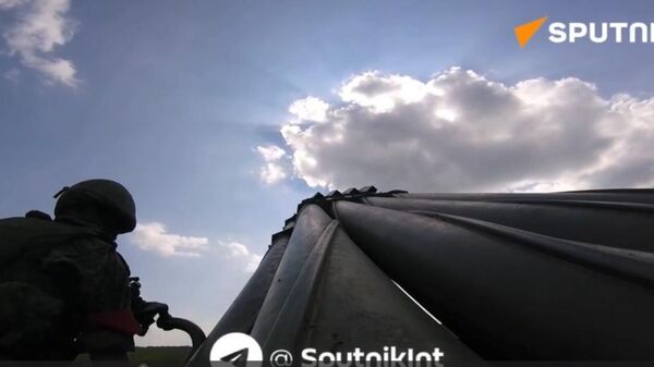 Russian Tornado-S MLRS crews in combat action - Sputnik International