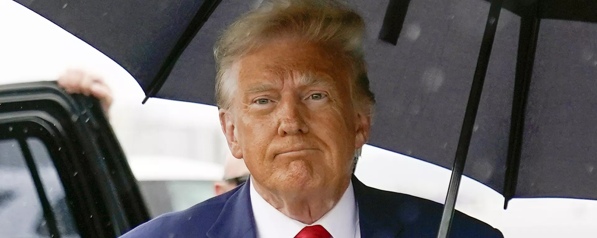 Former President Donald Trump walks to speak with reporters before boarding his plane at Ronald Reagan Washington National Airport, Aug. 3, 2023, in Arlington, Va. - Sputnik International, 1920, 22.12.2023