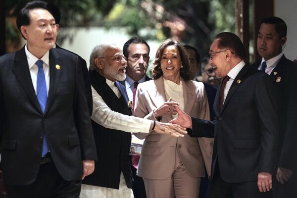 Malaysian Prime Minister Anwar Ibrahim, right, shakes hands with Indian Prime Minister Narendra Modi, second left, as US Vice President Kamala Harris, center, and South Korean President Yoon Suk-yeol, left, walk past on the sidelines of the East Asia Summit at the Association of the Southeast Asian Nations (ASEAN) Summit in Jakarta, Indonesia. - Sputnik International